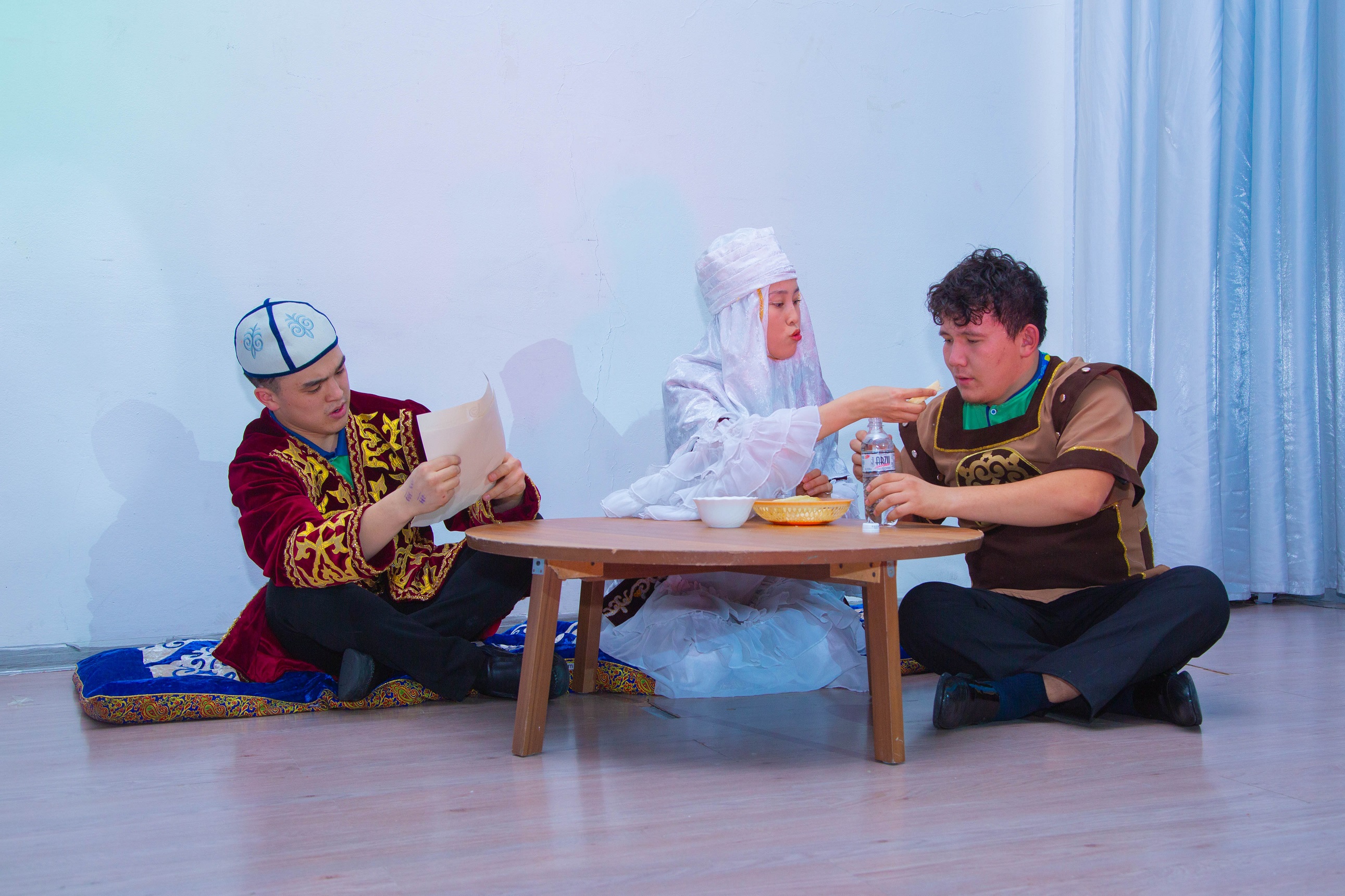 Жатақханадағы жалаңаш суреттер